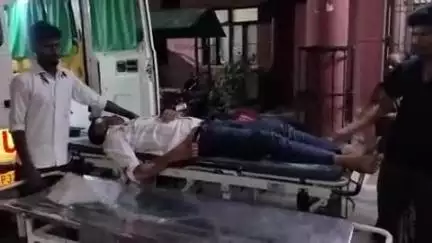 हाथरस: गांव मीतई के पास आवारा गौवंश से टकराकर बाइक सवार 2 घायल, 108 एम्बुलेंस से अस्पताल लाया गया