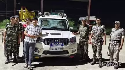 गढ़वा: एसडीओ संजय पांडेय देर रात सड़क पर उतरे, संदिग्ध गतिविधियों पर सख्ती दिखाते हुए अड्डेबाजों को लगाई फटकार