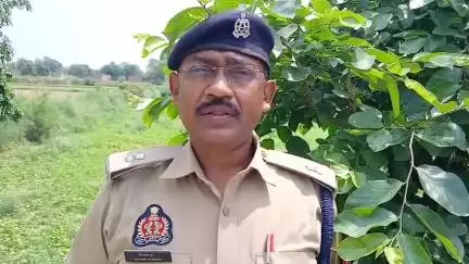 इटावा: बसरेहर क्षेत्र के दुगावली में बुजुर्ग प्रधान की हत्या मामले में आरोपी मनोज की गिरफ्तारी की जानकारी दी ASP ग्रामीण ने