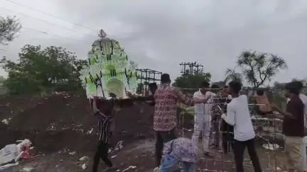 बड़वानी: अंजड़ और बोरलाय के ताजियों का नगर परिषद ने पीरबाबा पहाड़ी कर्बला मैदान पर सुरक्षा के बीच विसर्जन करवाया