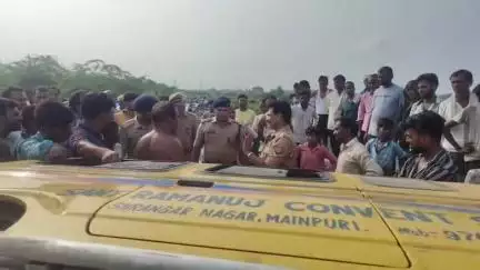 मैनपुरी: सिंहपुर नहर के पास स्कूली बच्चों से भरा मैजिक वाहन अनियंत्रित होकर पलटा, 3 बच्चे गंभीर रूप से हुए घायल