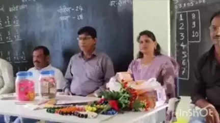 मूल: मुल शहरातील श्री साई मित्र परिवाराच्या उपक्रमातून गरजू विद्यार्थ्यांना नोटबुक व पेनची वाटप