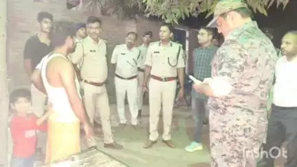 गरखा: गरखा के भुआलपुर चौक पर घटना के बाद आला अधिकारियों ने किया निरीक्षण, स्थिति सामान्य