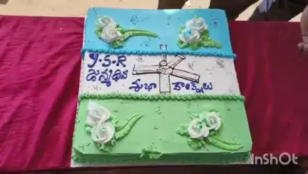 పెందుర్తి: వైయస్సార్ జయంతి సందర్భంగా రాజశేఖర్ రెడ్డి విగ్రహానికి పూలమాలువేసి నివాళులర్పించిన పెందుర్తి మాజీ ఎమ్మెల్యే అదీప్ రాజ్