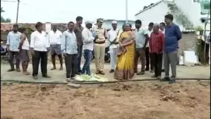సిద్దిపేట అర్బన్: చిన్నకోడూరు మండలంలోని గంగపూర్  గ్రామంలో  ఇందిరమ్మ పిల్ల నిర్మాణ పనులను పరిశీలించిన జిల్లా కలెక్టర్ హైమావతి