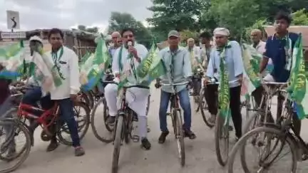 धमदाहा: मतदाता जागरूकता के लिए जदयू कार्यकर्ताओं ने भवानीपुर में निकाली सायकिल रैली