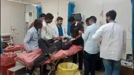 चूरू: गिनड़ी गांव के स्टैंड पर चलती पिकअप से गिरा 20 वर्षीय युवक, घायल को जिला अस्पताल लाया गया