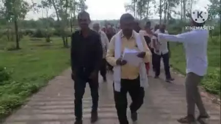 शाहनगर: महिगवां सरकार में सड़क निर्माण को लेकर ग्रामीणों ने प्रशासन से किया आग्रह, मुख्यमंत्री के नाम सौंपा ज्ञापन