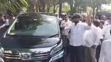 పులివెందుల: రాష్ట్రంలో, దేశంలో కాంగ్రెస్ పార్టీ అధికారంలోకి రావడానికి కీలకపాత్ర పోషించిన YSR: ఇడుపులపాయలో YS షర్మిల రెడ్డి