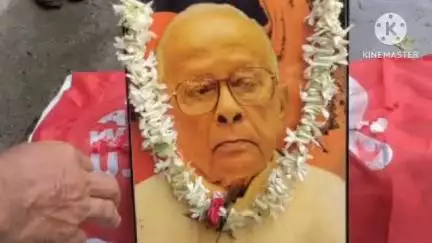 ফলতা: ফলতা সিপিএমের এরিয়া কমিটির পক্ষ থেকে জ্যোতি বসুর ১১২ তম জন্মদিন উদযাপন করা হয়