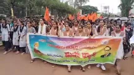 జహీరాబాద్: జహీరాబాద్ లో జాతీయ విద్యా దినోత్సవం సందర్భంగా ఏబీవీపీ ఆధ్వర్యంలో విద్యార్థుల ర్యాలీ