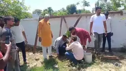 नवाबगंज: पंडरी में वृक्ष मां के नाम पर किया गया वृक्षारोपण, भाजपा जिला महिला अध्यक्ष व उपाध्यक्ष हुईं शामिल