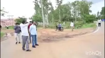 భూపాలపల్లి: బిసి బాలుర బాలికల వసతి గృహాన్ని వెంటనే పూర్తి చేయాలి : జిల్లా కలెక్టర్ రాహుల్ శర్మ