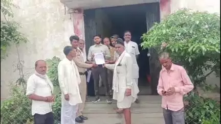 खिलचीपुर: मध्य प्रदेश आजाद कोटवार कर्मचारी संघ ने विभिन्न मांगों को लेकर मुख्यमंत्री के नाम तहसीलदार को ज्ञापन दिया