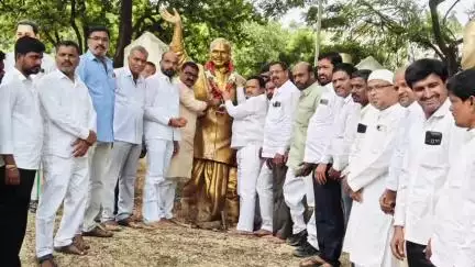 నర్సాపూర్: నర్సాపూర్లో వైయస్సార్ కు ఘన నివాళి అర్పించిన కాంగ్రెస్ నేతలు