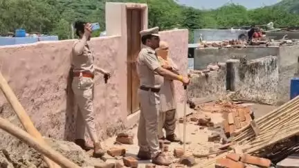 अजमेर: पीली खान क्षेत्र में वन विभाग द्वारा मकान तोड़े जाने पर जताई नाराजगी, वन विभाग पर रुपए मांगने का आरोप लगाया