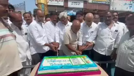 మైలవరంలో వైఎస్ఆర్సిపి జెండా దిమ్మను ధ్వంసం చేసిన దుండగులు, పోలీసులకు ఫిర్యాదు చేసిన నేతలు