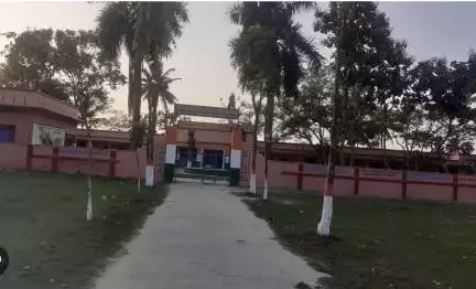 बिहार में स्कूल की छत पर चढ़ गए मास्टर जी, बोले- ‘नहीं करेंगे BLO का काम’