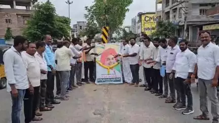 సిరిసిల్ల: తంగళ్ళపల్లి మండల కాంగ్రెస్ పార్టీ ఆధ్వర్యంలో ఘనంగా దివంగత మాజీ CM రాజశేఖర్ రెడ్డి జయంతి వేడుకలు