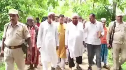 ডৱকাৰ কেইবাটাও স্হানত বানপানী পৰিদৰ্শন বিধায়ক চিৰাজ উদ্দিন আজমলৰ