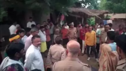 एटा: गांव उद्दनपुर रामनगर में संदिग्ध परिस्थितियों में विवाहित महिला का फांसी पर लटका मिला शव, परिवार में है शोक का माहौल