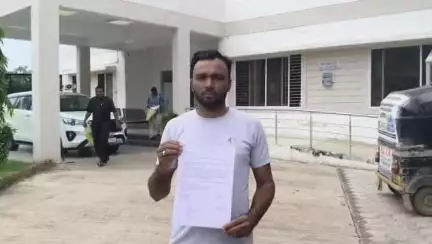 अंजड़: अंजड के युवक ने बड़वानी एसपी कार्यालय में जनसुनवाई के दौरान चार पहिया वाहन को लेकर शिकायत दर्ज कराई