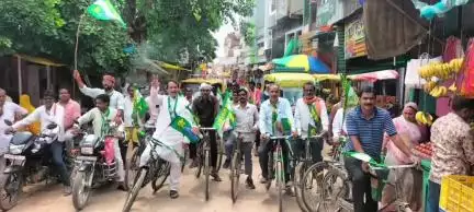 नोखा: स्टेशन रोड से जदयू ने साइकिल रैली निकालकर मतदाता विशेष पुनरीक्षण अभियान का समर्थन करते हुए लोगों को जागरूक किया