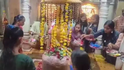 અંકલેશ્વર: અંકલેશ્વરમાં આજથી જયા પાર્વતી વ્રતનો પ્રારંભ થતા કુવારીકાઓએ મહાદેવ મંદિર પૂજન અર્ચન કર્યું હતું.
