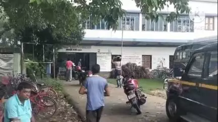 খানাকুল ১: মান্দারণ পঞ্চায়েতের শিল্পসঞ্চালক কে মারধরের হুমকি অঞ্চল সভাপতির বিরুদ্ধে,প্রকাশ্যে তৃণমূলের গোষ্ঠীদ্বন্দ্ব