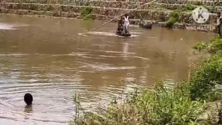 নগাঁও: নগাঁৱৰ কচুৰাৰ ৰমণী পথাৰত
বৰপানী নদীত গা ধুবলৈ গৈ নিৰুদ্দেশ হোৱা শিশুৰ মৃতদেহ উদ্ধাৰ