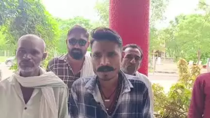 बड़वानी: ग्राम तलुन खुर्द के ग्रामीणों ने अवैध रेत परिवहन पर लगाम लगाने की मांग करते हुए जनसुनवाई में दिया आवेदन