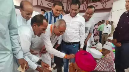 जीरापुर: माचलपुर में सामाजिक कार्यक्रम में शामिल हुए सांसद रोडमल नागर और विधायक हजारीलाल दांगी