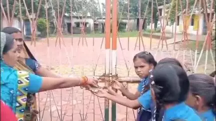 पामगढ़: ग्राम मेउ स्थित शासकीय पूर्व माध्यमिक शाला की गणित शिक्षिका 9 साल से गायब, स्कूल में ताला, ग्रामीणों का फूटा गुस्सा