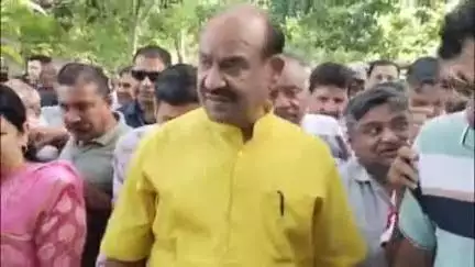 लाडपुरा: स्पीकर बिरला ने मेजर ध्यानचंद स्टेडियम में एक पौधा मां के नाम लगाया, बोले- एक पेड़ मां के नाम अभियान देश को प्रेरणा देगा