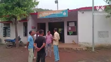 नईसराय: एक पेड़ मां के नाम अभियान के तहत पुलिस स्टाफ ने परिवार के साथ पौधे लगाए