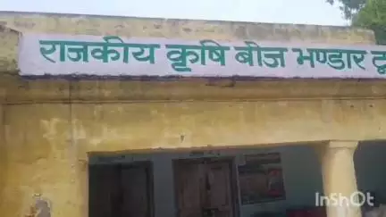 टूंडला: टूंडला ब्लॉक स्थित बीज भंडार में निशुल्क बाजरा पाने के लिए परेशान हो रहे किसान, नहीं हो पा रही बायोमेट्रिक
#jansamasya
