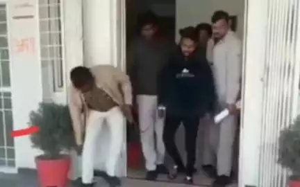 जबलपुर: गुप्ता नगर में मिला रक्त रंजित शव, हत्या के मामले में एक नाबालिग गिरफ्तार