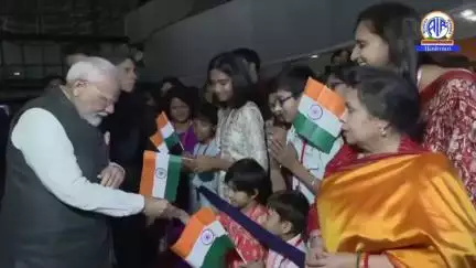 प्रधानमंत्री नरेन्द्र मोदी का ब्रासीलिया में पारंपरिक तरीके से मंत्रों का उच्चारण करके भव्य स्वागत किया गया!