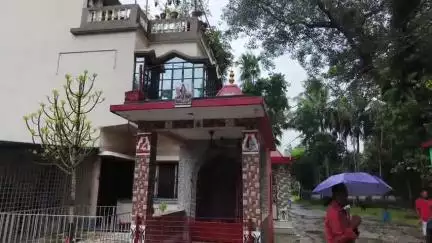 বারাসাত ১: দত্তপুকুরে দুঃসাহসিক চুরি: শিবলিঙ্গ থেকে খোয়া গেল সোনার চোখ, কালী মন্দিরের দানবাক্সও অক্ষত নয়