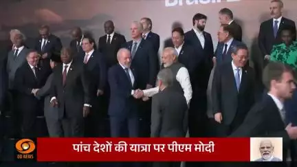प्रधानमंत्री नरेन्द्र मोदी और ब्राजील के राष्ट्रपति ने ब्रिक्स शिखर सम्मेलन में एक-दूसरे को गर्मजोशी से गले लगाया।