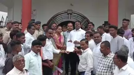 ಬಾಗಲಕೋಟೆ: ನಗರದಲ್ಲಿ ಅನಧಿಕೃತ ಪ್ರಾರ್ಥನಾ ಮಂದಿರಗಳ ತೆರವಿಗೆ ಆಗ್ರಹ,ನಗರದ ನಗರಸಭೆ ಮುಂದೆ ಹೋರಾಟಕ್ಕಿಳಿದ ಹಿಂದೂ ಕಾರ್ಯಕರ್ತರು #localissue