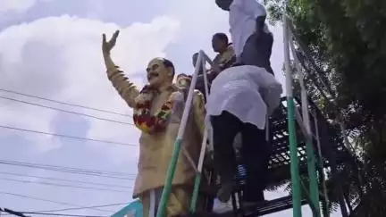 పత్తికొండ: పత్తికొండలో YSR జయంతి సందర్భంగా ఆయన విగ్రహానికి నివాళులర్పించిన మాజీ ఎమ్మెల్యే శ్రీదేవి
