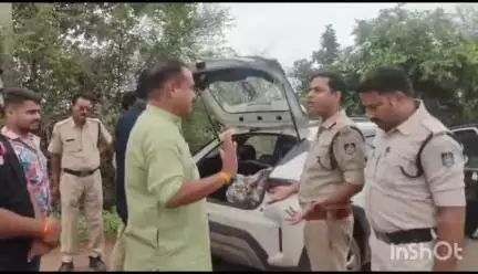 गुना नगर: अशोकनगर जा रहे कांग्रेसी नेताओं के वाहनों की गुना में चेकिंग, उमंग सिंगार बोले- क्या हथियार लेकर जा रहे हैं?