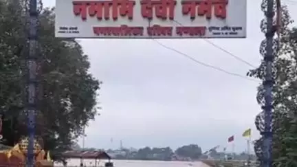 मंडला: जिले में भारी बारिश से मां नर्मदा का जलस्तर बढ़ा, खतरे के निशान से ऊपर, निचले इलाकों में भरा पानी