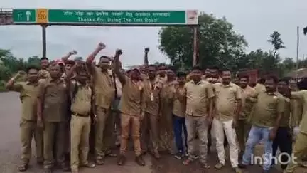 ଚମ୍ପୁଆ: ଚମ୍ପୁଆ ବ୍ଲକ ଡ୍ରାଇଭର ସଂଘ ତରଫରୁ ରିମୁଳି ଠାରେ ଡ୍ରାଇଭର ମହାସଂଘ ତରଫରୁ ଧାରଣା