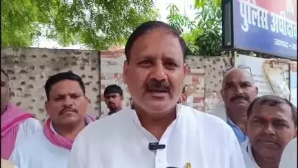 गाज़ीपुर: जंगीपुर से सपा विधायक डॉ वीरेंद्र यादव ने गाज़ीपुर पुलिस कप्तान से मिलकर पुलिस पर लगाए गंभीर आरोप, जानें पूरा मामला