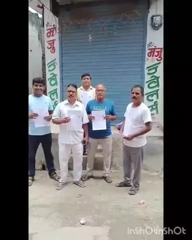 अकबरपुर: अकबरपुर में बी एल ओ घर-घर जाकर गणना प्रपत्र पहुंचा रहे हैं