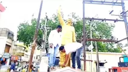 కామారెడ్డి: దివంగత మాజీ సీఎం డాక్టర్ వైయస్ రాజశేఖర్ రెడ్డి జయంతి :  వైయస్సార్ అభిమాని మహమ్మద్ తాహెర్