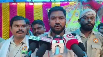 ବାରିପଦା ମ୍ୟୁନିସିପାଲଟି: ଅନିର୍ଦ୍ଧିଷ୍ଟ କାଳ ଲାଗି ଷ୍ଟିଅରିଂ ଛାଡ଼ିଲେ ଡ୍ରାଇଭର ମହାସଂଘ, ପାଲବଣୀରେ ପ୍ରତିକ୍ରିୟା ଦେଲେ ବାରିପଦା ବ୍ଲକ ସଭାପତି