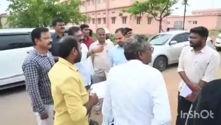 భూపాలపల్లి: సుభాష్ కాలనీలో నిర్మాణంలో ఉన్న బీసీ బాలుర, బాలికల వసతి గృహాన్ని పరిశీలించిన జిల్లా కలెక్టర్  రాహుల్ శర్మ
